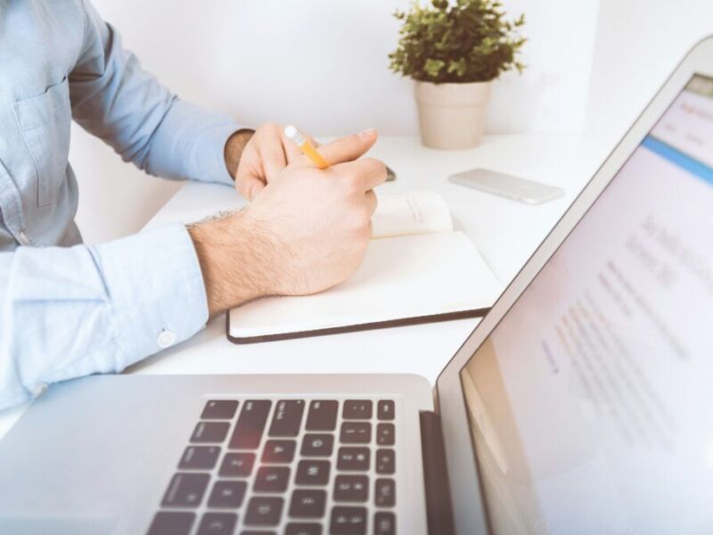 Praktikant*in Kommunikation und Projektpartnerschaften 80-100% Praktikant*in Kommunikation und Projektpartnerschaften 80-100%